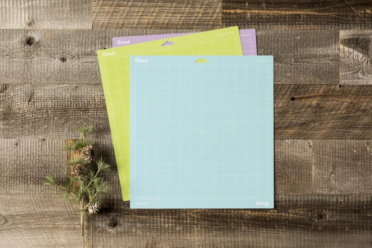 2003546; Cricut Explore/Maker LightGrip-Standard-StrongGrip Machine Mat (30x30cm) 3-pack - Cricut 2003546, Multicolour, 304.8 mm, 304.8 mm